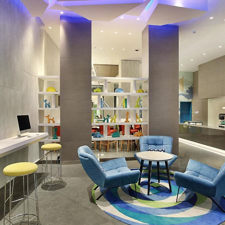 Holiday Inn Express Jakarta Wahid Hasyim By Ihg Kültér fotó