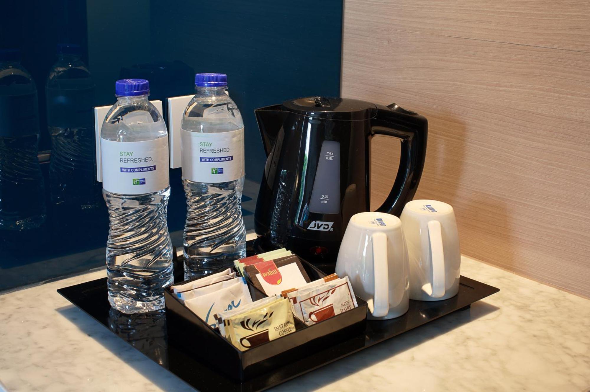 Holiday Inn Express Jakarta Wahid Hasyim By Ihg Kültér fotó