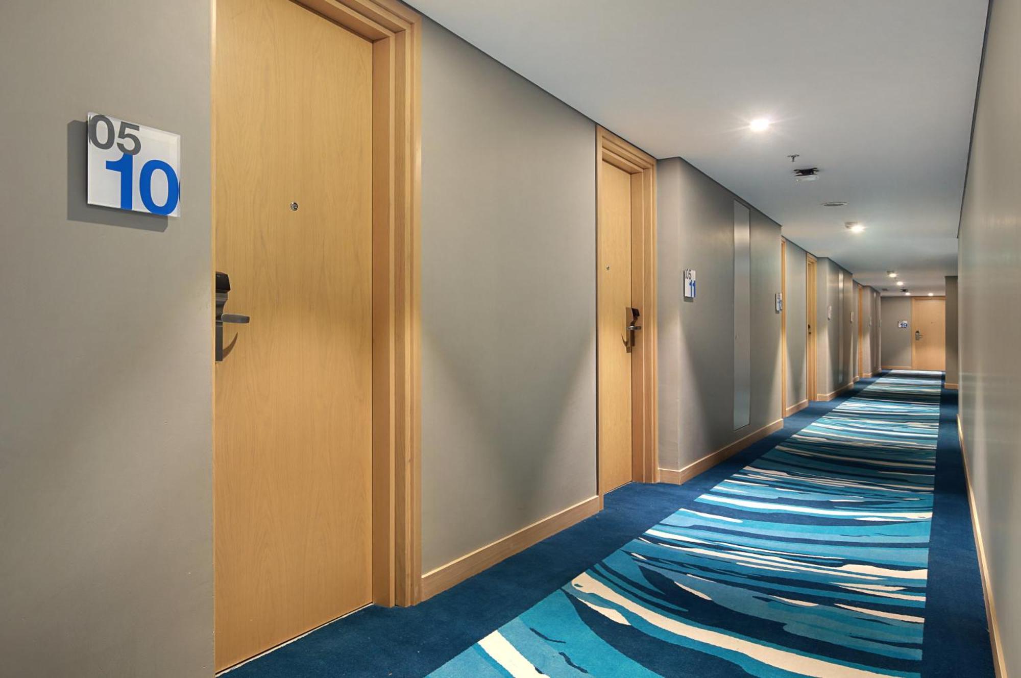 Holiday Inn Express Jakarta Wahid Hasyim By Ihg Kültér fotó